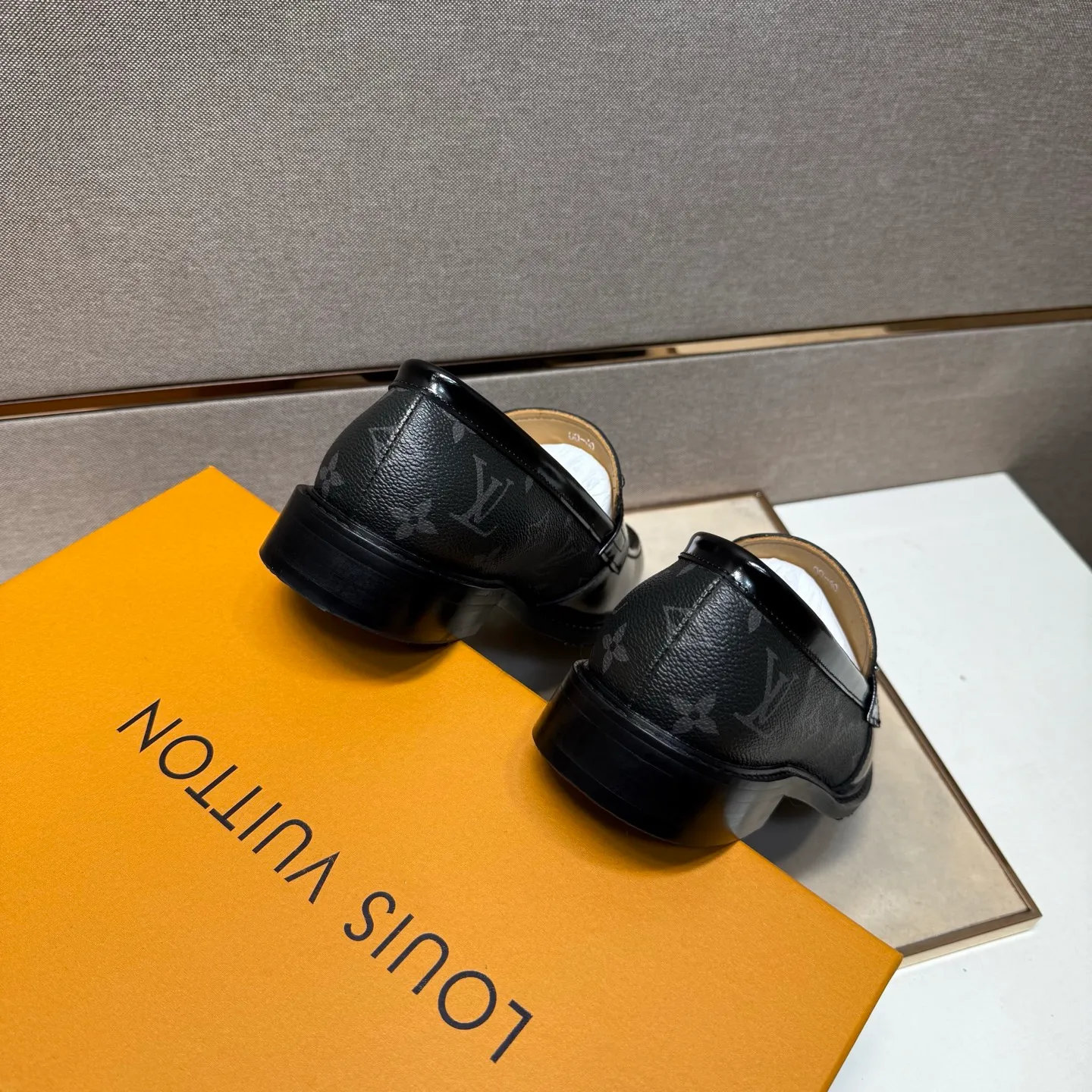 Men's men's shoes 💰pp462【LV～】Men's casual leather shoes 2025z cabinet sales simultaneously 🔶Size: 39-44#️⃣ 🔷2 colors🔜The upper is made of multi-material splicing➕Cow leather lining, comfortable and breathable, sole: original comfortable and wear-resistant outsole, ⚠️real thing📱photographed🎬real thing is better📢📢📢